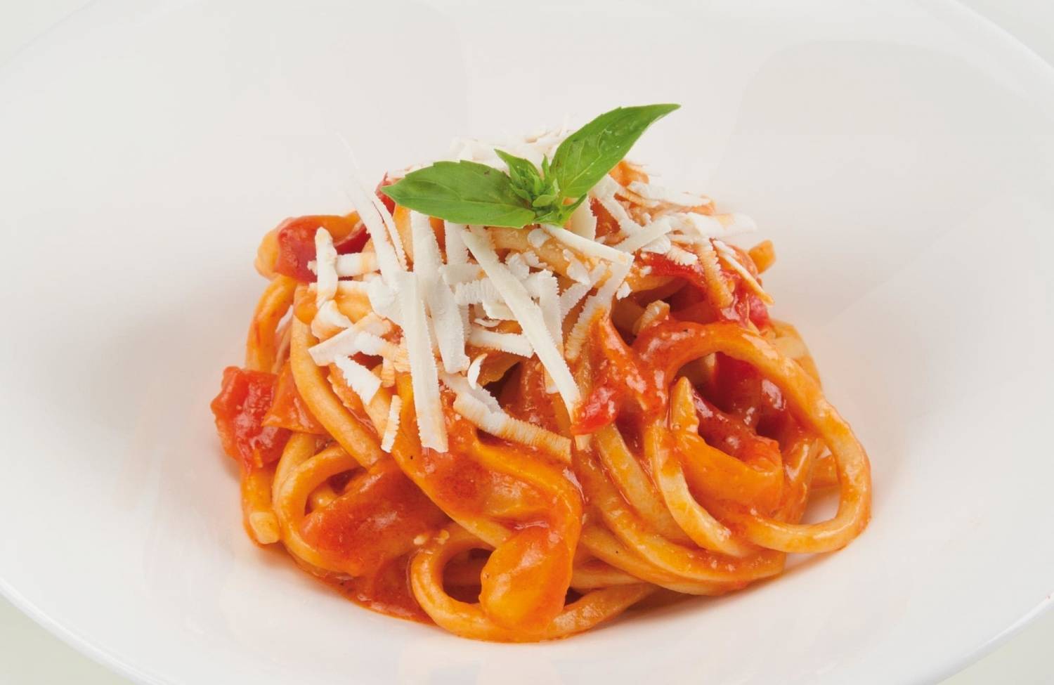Troccoli mit Paprikacreme und gesalzenem Ricotta