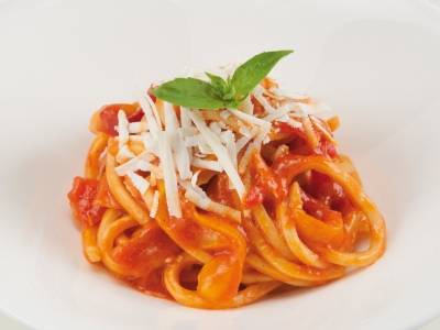 Troccoli con crema de pimientos y requesón salado