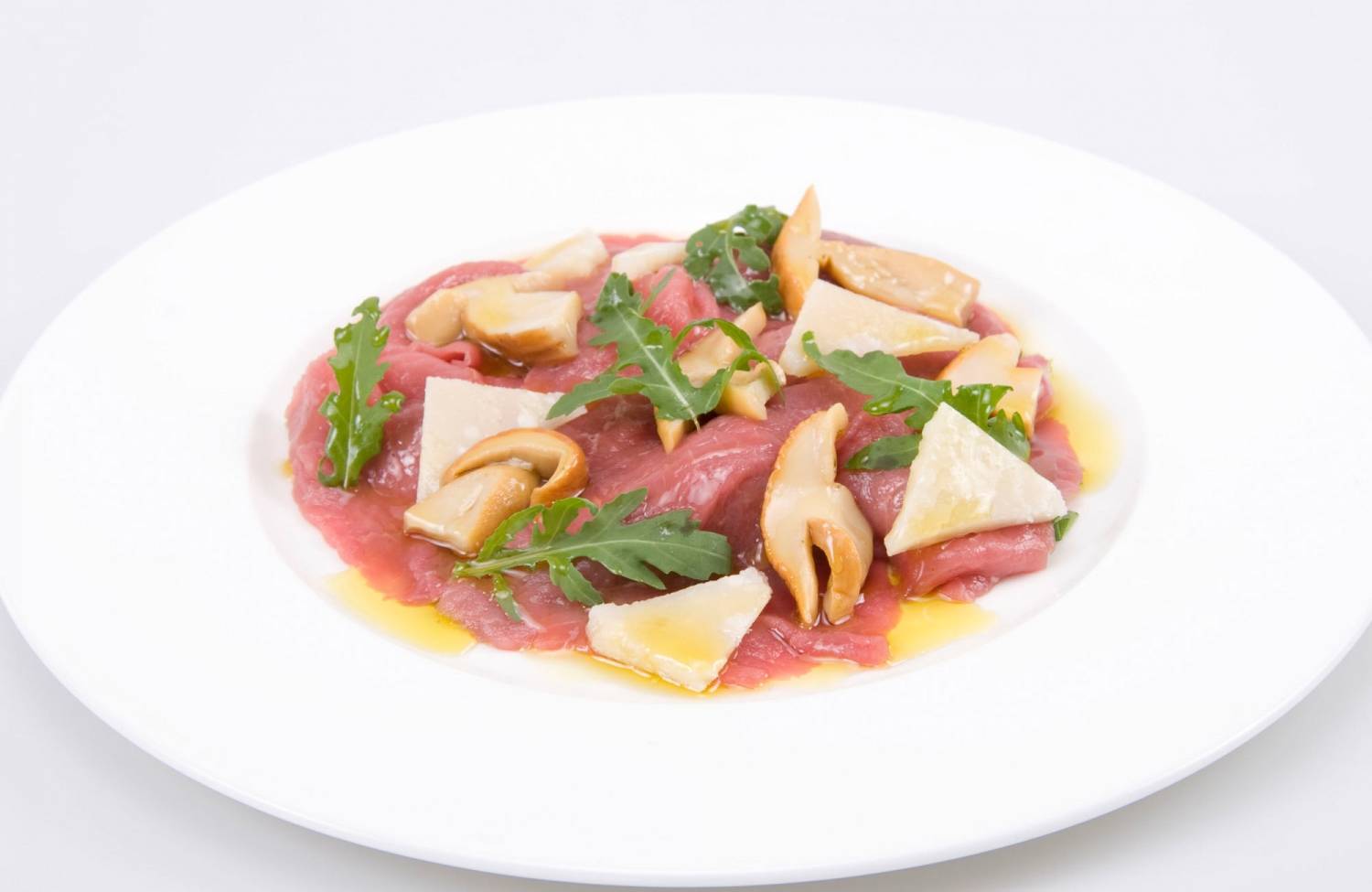 Carpaccio de bœuf aux cèpes sous huile